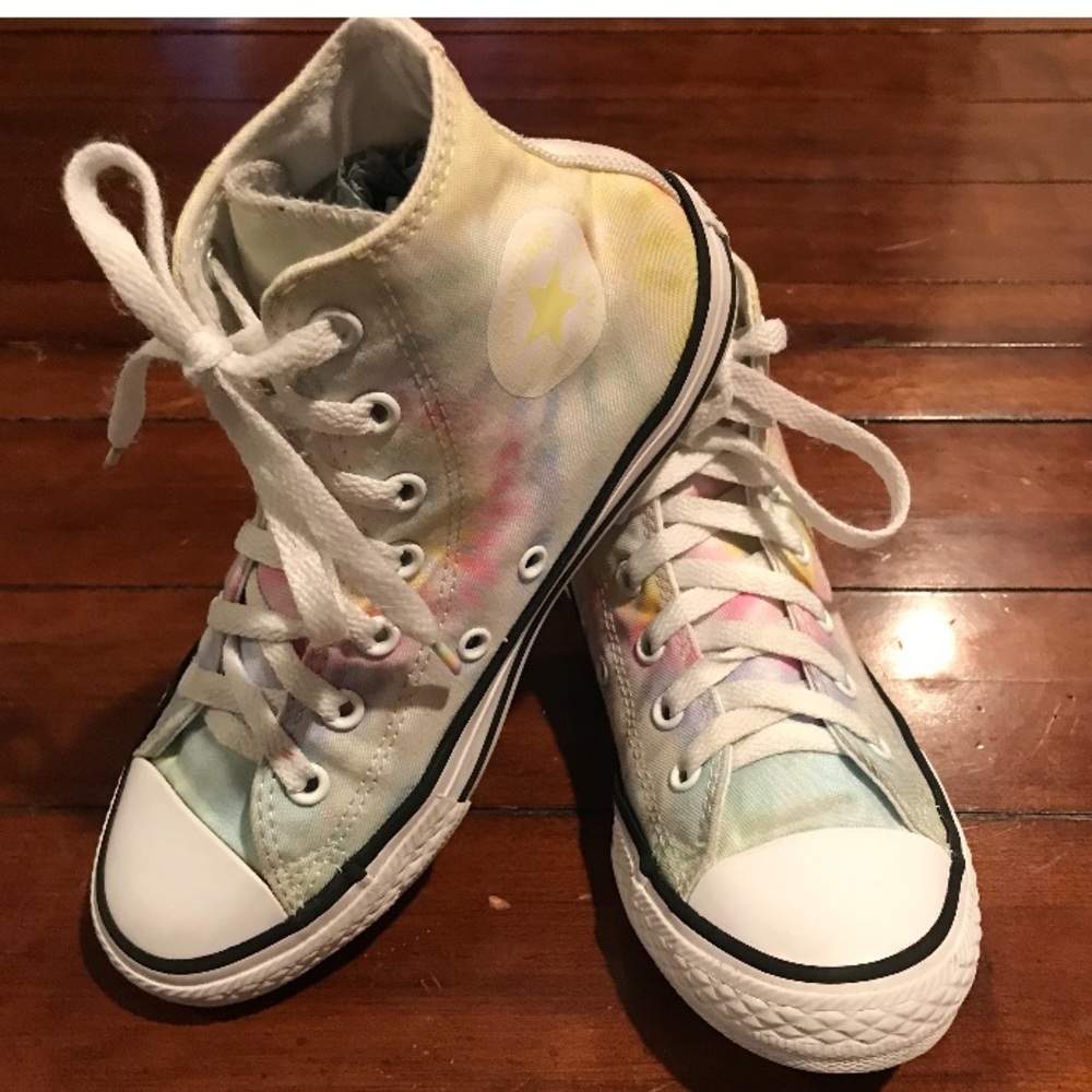 Converse hightops. Women’s SZ 4. Youth 2.